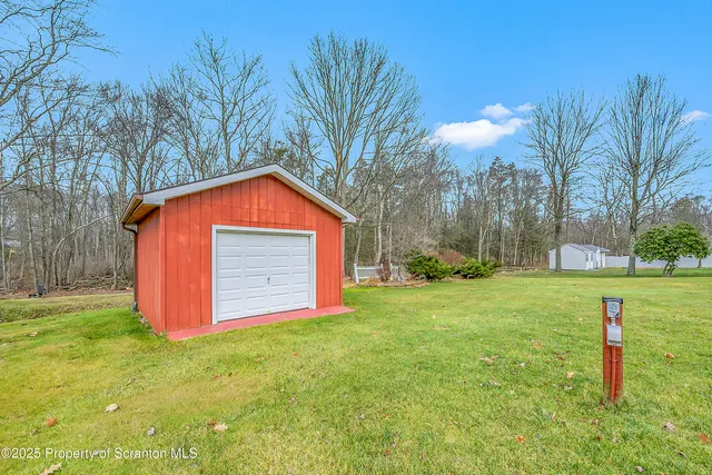 $379,000 | 118 T Rt 351, Moscow, PA 18444