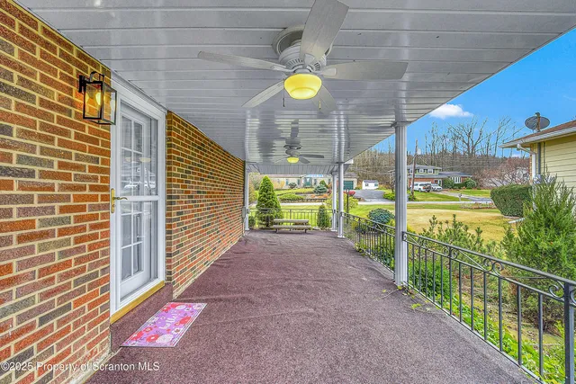 $379,000 | 118 T Rt 351, Moscow, PA 18444