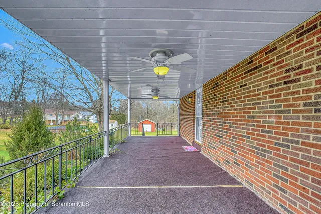 $379,000 | 118 T Rt 351, Moscow, PA 18444