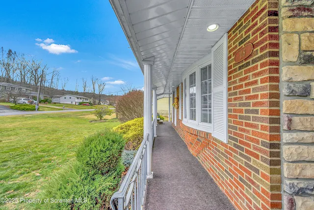 $379,000 | 118 T Rt 351, Moscow, PA 18444