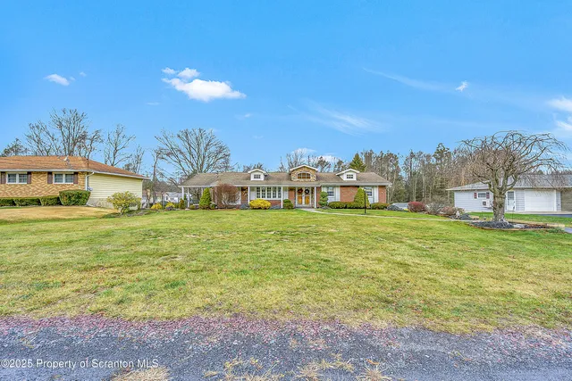 $379,000 | 118 T Rt 351, Moscow, PA 18444