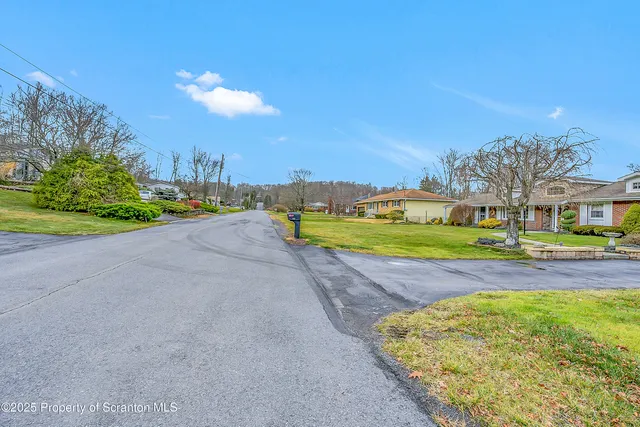 $379,000 | 118 T Rt 351, Moscow, PA 18444