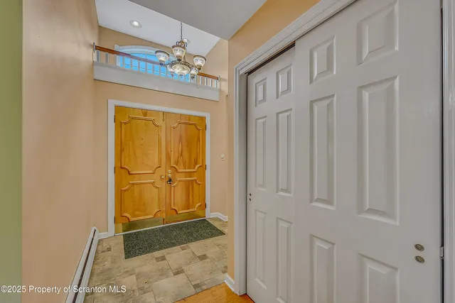 $379,000 | 118 T Rt 351, Moscow, PA 18444