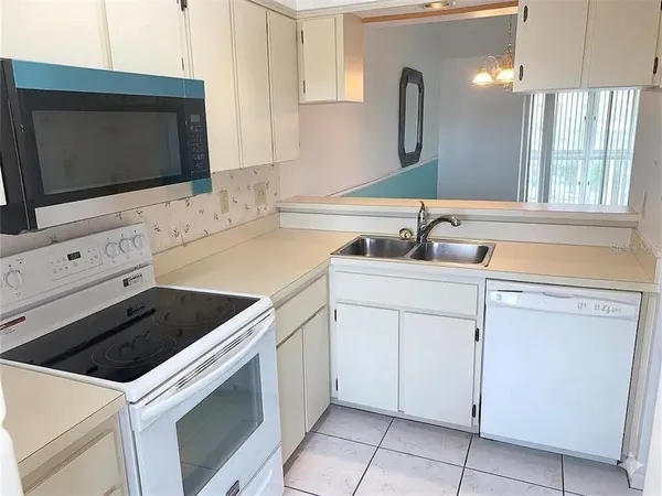 $1,300 | 6424 Spring Flower Drive, Unit 25, New Port Richey, FL 34653