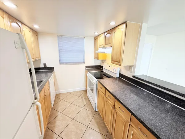$1,500 | 1950 North Congress Avenue, Unit 103, West Palm Beach, FL 33409