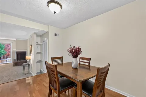 $169,900 | 3608 Gillham Road, Unit 26, Kansas City, MO 64111