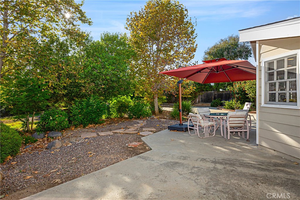 1011 Farrand Court Fallbrook, CA 92028 - Photo 35 of 49 a view of a patio with a table and chairs under an umbrella