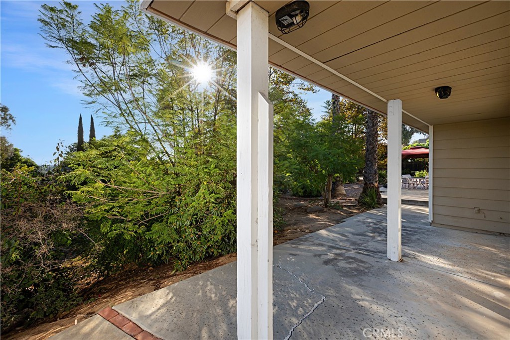 1011 Farrand Court Fallbrook, CA 92028 - Photo 36 of 49 a view of a room with garden