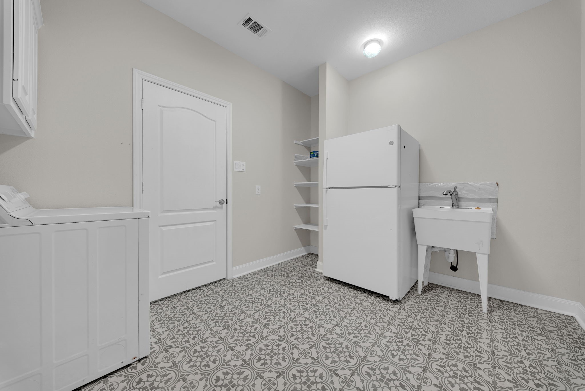 1451 Hatchmere Place Spring, TX 77379 - Photo 25 of 27 Utility room with sink