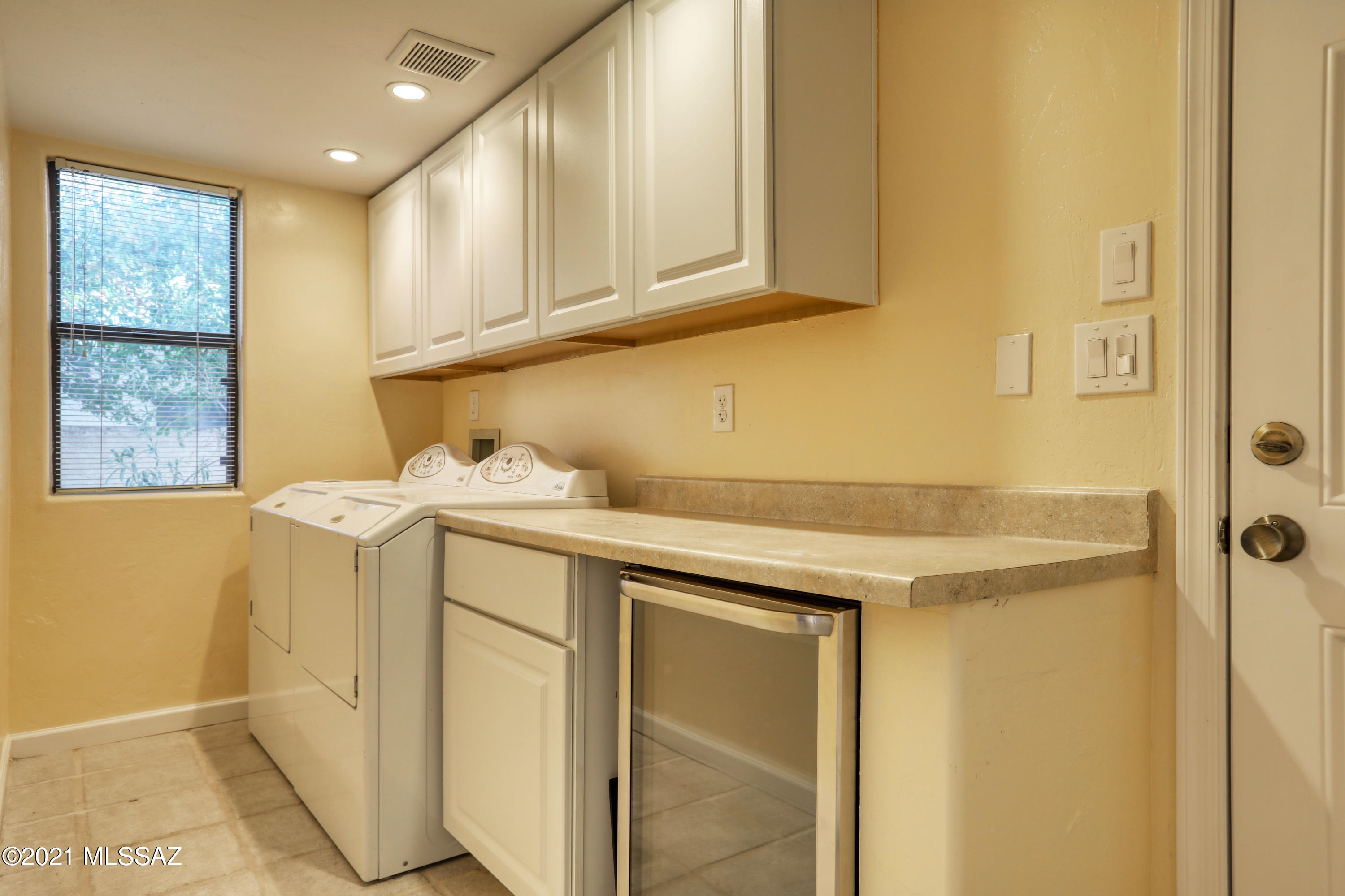 12560 North Wayfarer Way Oro Valley, AZ 85755 - Photo 42 of 43 a utility room with dryer and washer