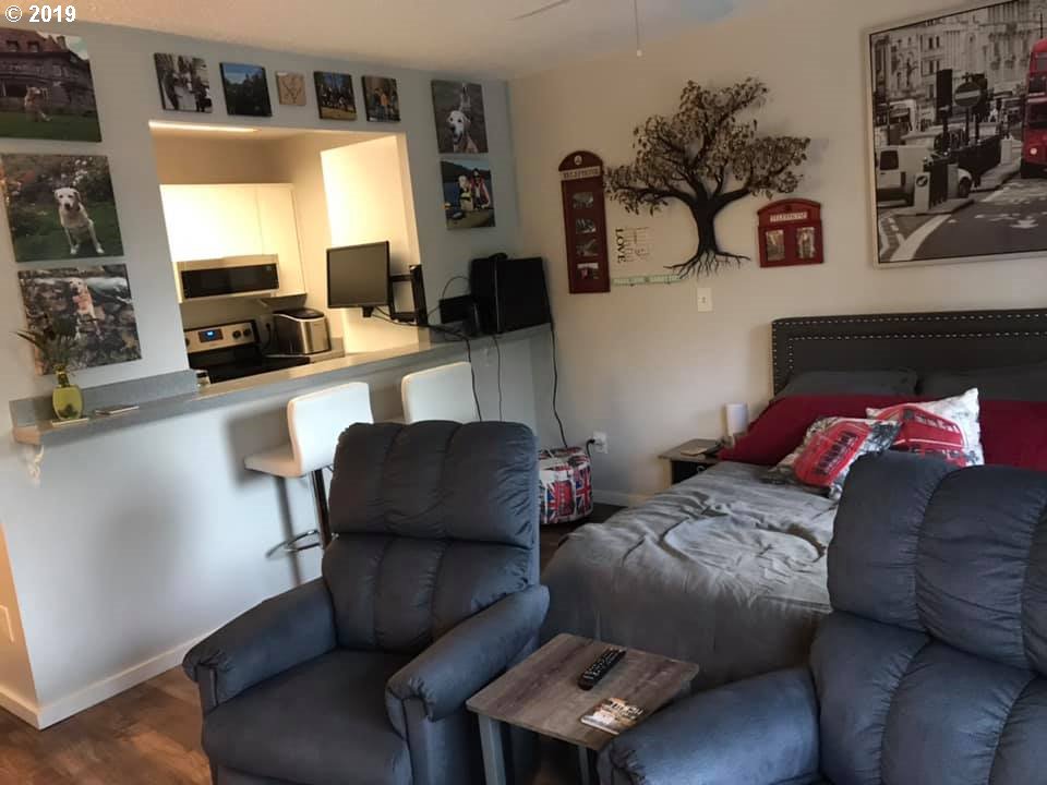 7526 Southwest Barnes Road, Unit G Portland, OR 97225 - Photo 6 of 24 Gallery Image 6