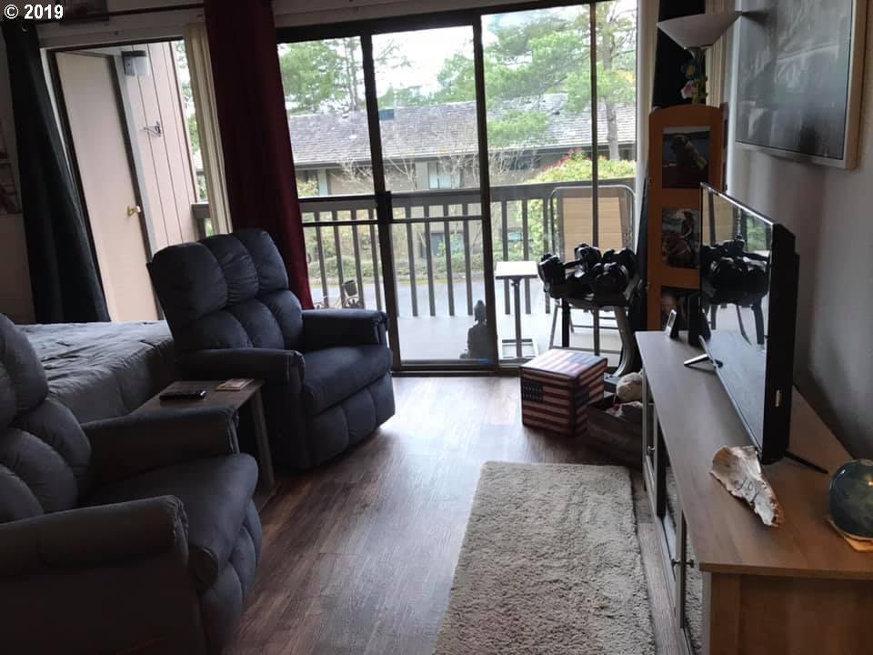 7526 Southwest Barnes Road, Unit G Portland, OR 97225 - Photo 8 of 24 Gallery Image 8