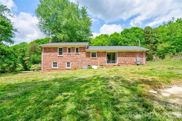 $329,000 | 111 Harbor Point Drive, Cherryville, NC 28021