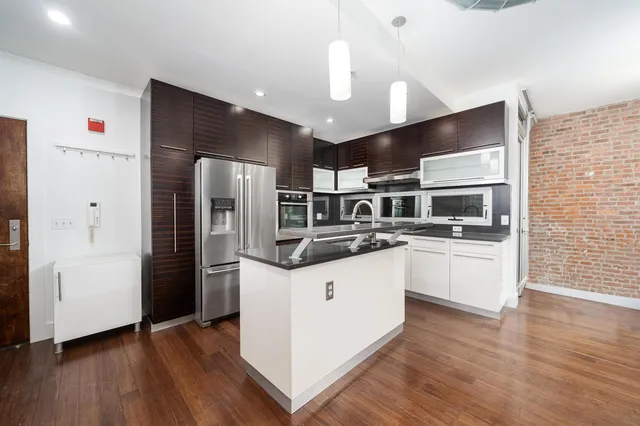 $650,000 | 650 Montgomery Street, Unit 306, Jersey City, NJ 07306