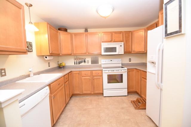11 Smithwheel Road, Unit 46 Old Orchard Beach, ME 04064 - Photo 13 of 22 kitchen2