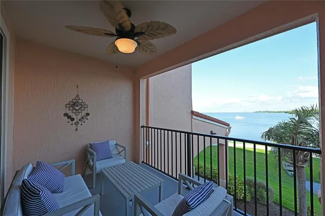 a sign that is sitting on a brick wall