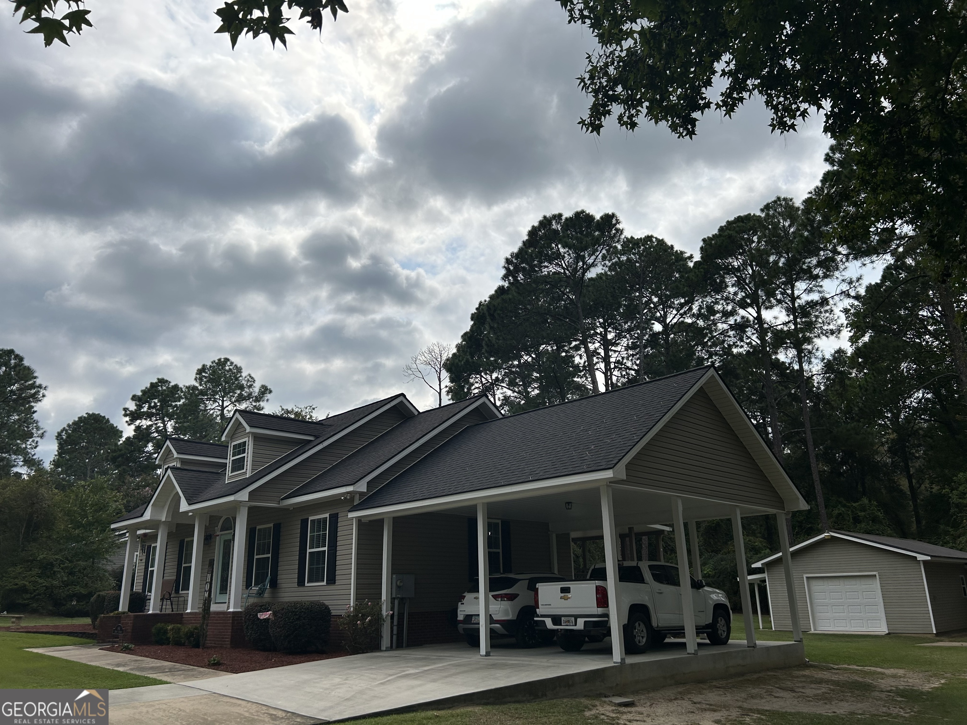 94 24th Avenue Eastman, GA 31023 - Photo 2 of 27 a view of house with a yard