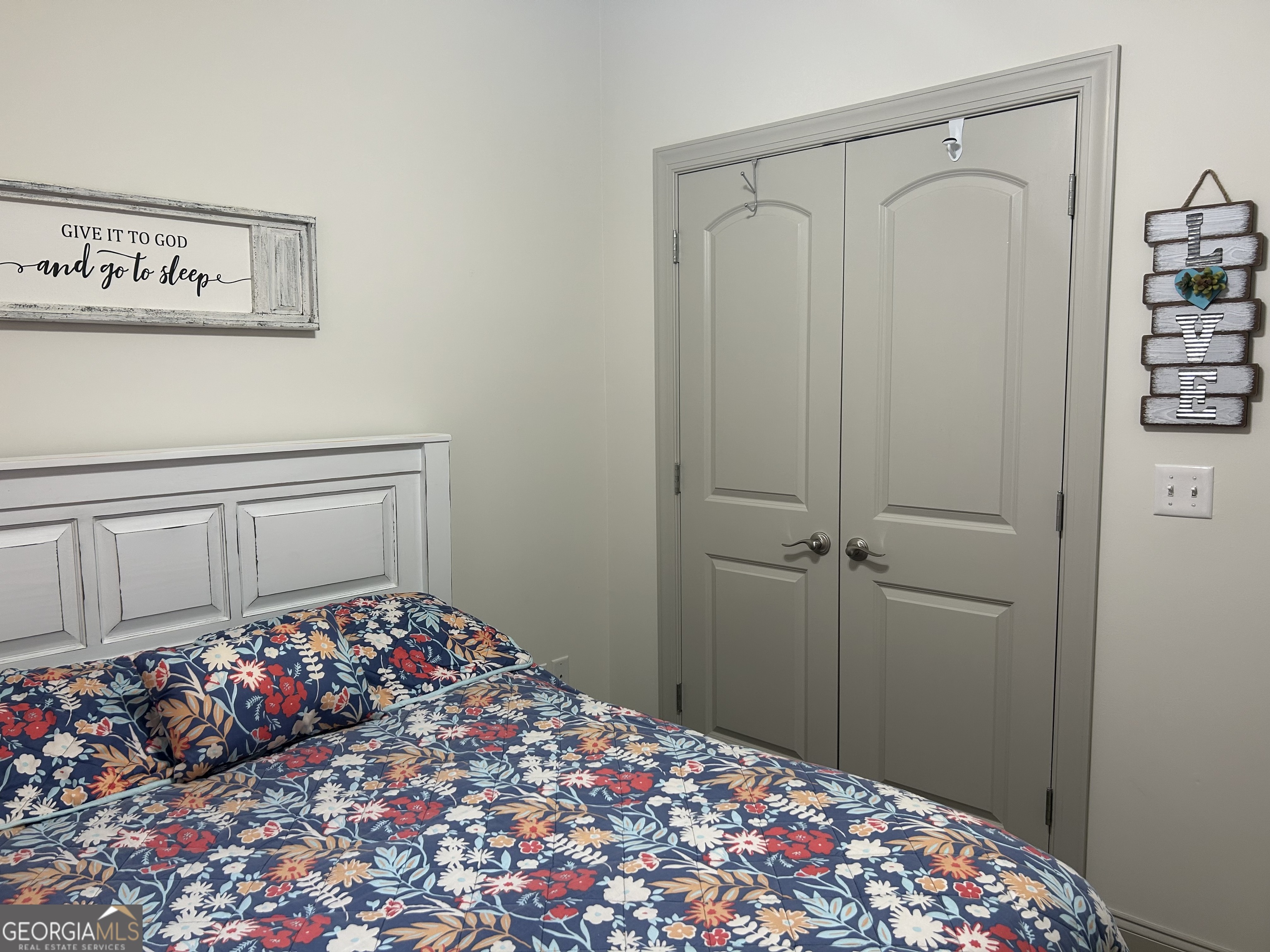 94 24th Avenue Eastman, GA 31023 - Photo 23 of 27 a bedroom with a bed and a chandelier