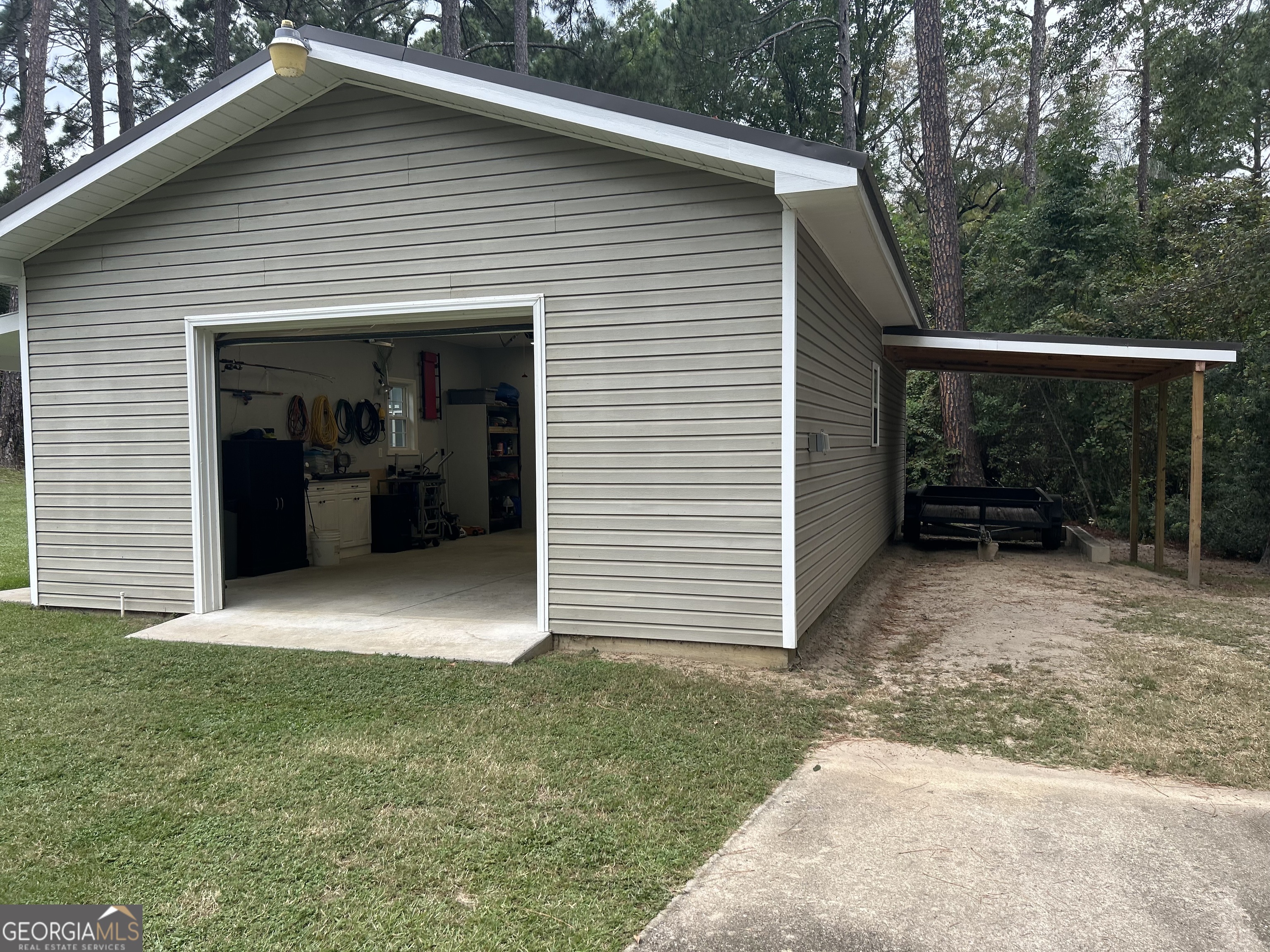 94 24th Avenue Eastman, GA 31023 - Photo 5 of 27 a view of outdoor space and yard