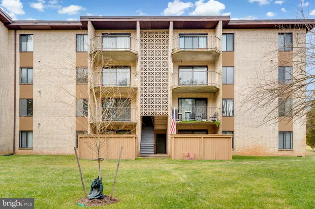 a view of a front door of the house