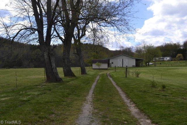 190 Casper Hawkins Road Ferguson, NC 28624 - Photo 4 of 18