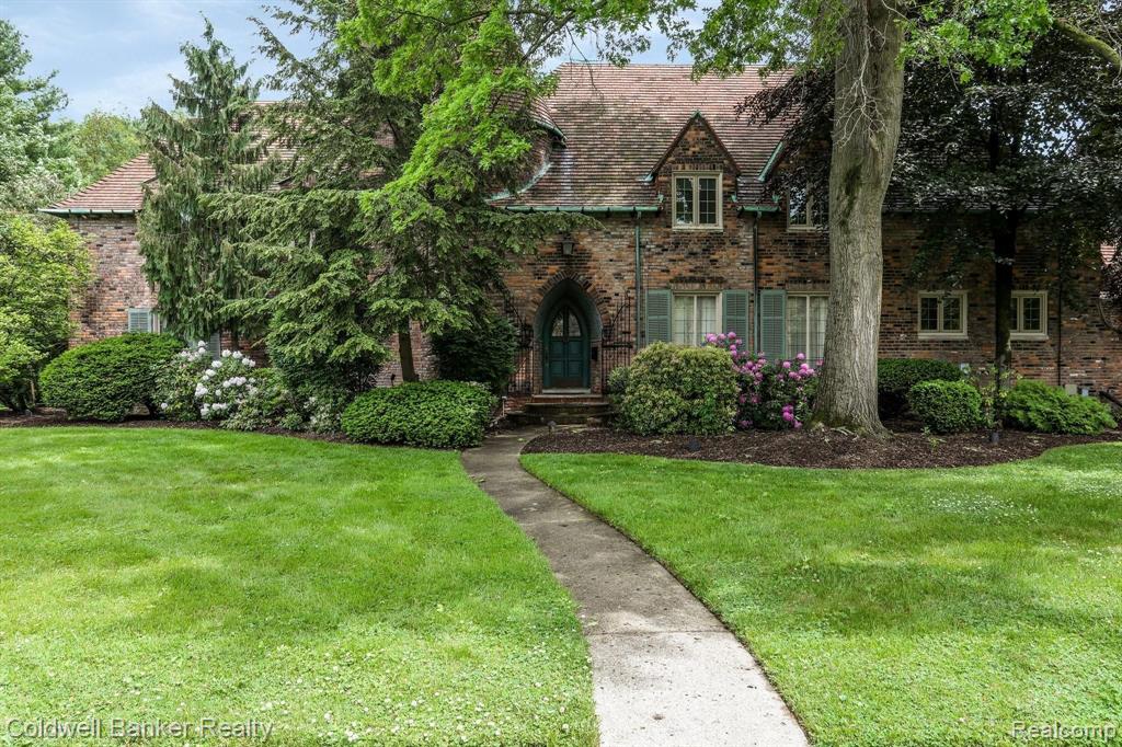166 Ridge Road Grosse Pointe Farms, MI 48236 - Photo 1 of 78