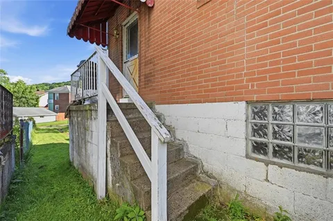 a view of a back yard of the house