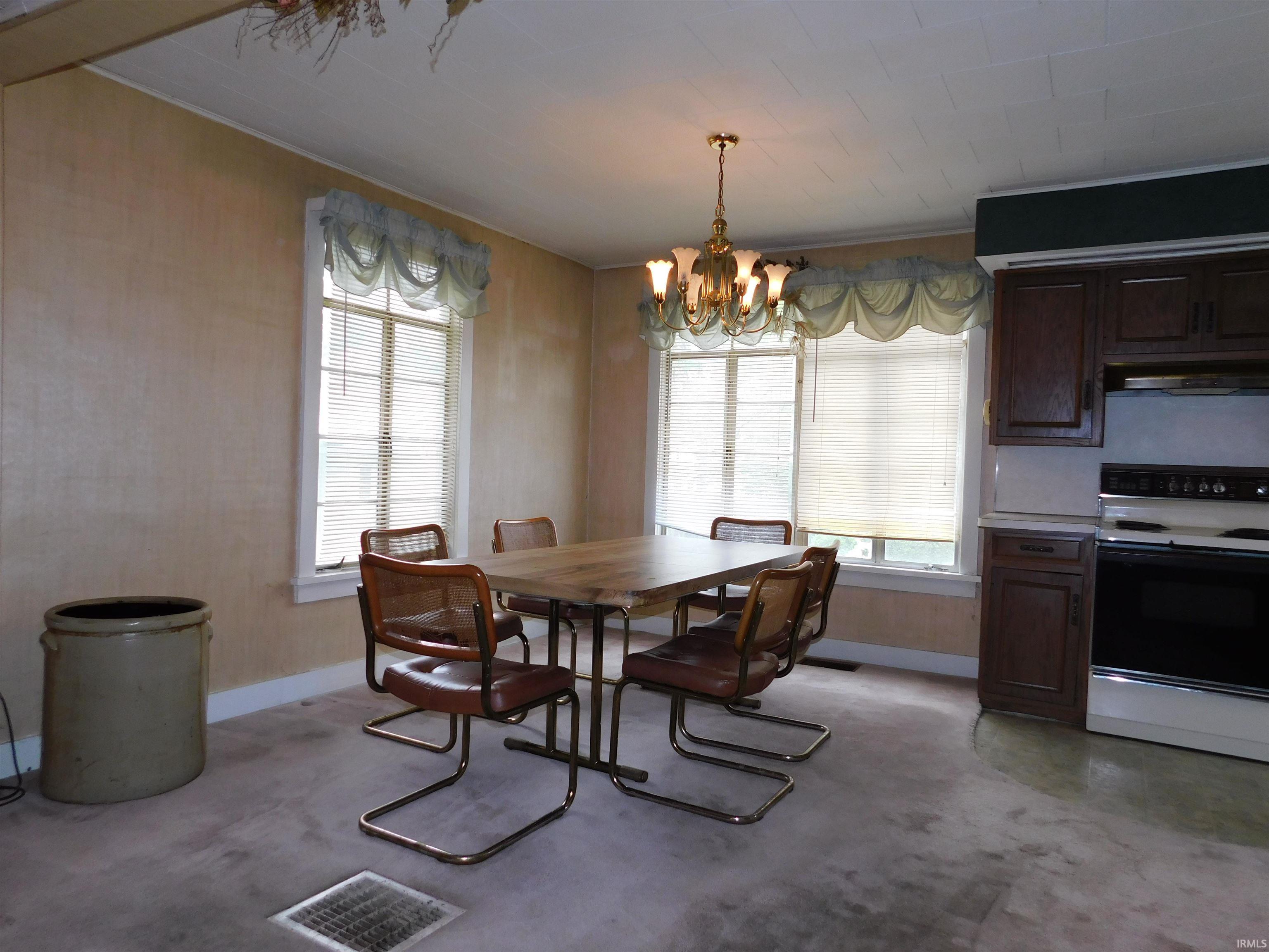710 East Rochester Street Akron, IN 46910 - Photo 4 of 32
