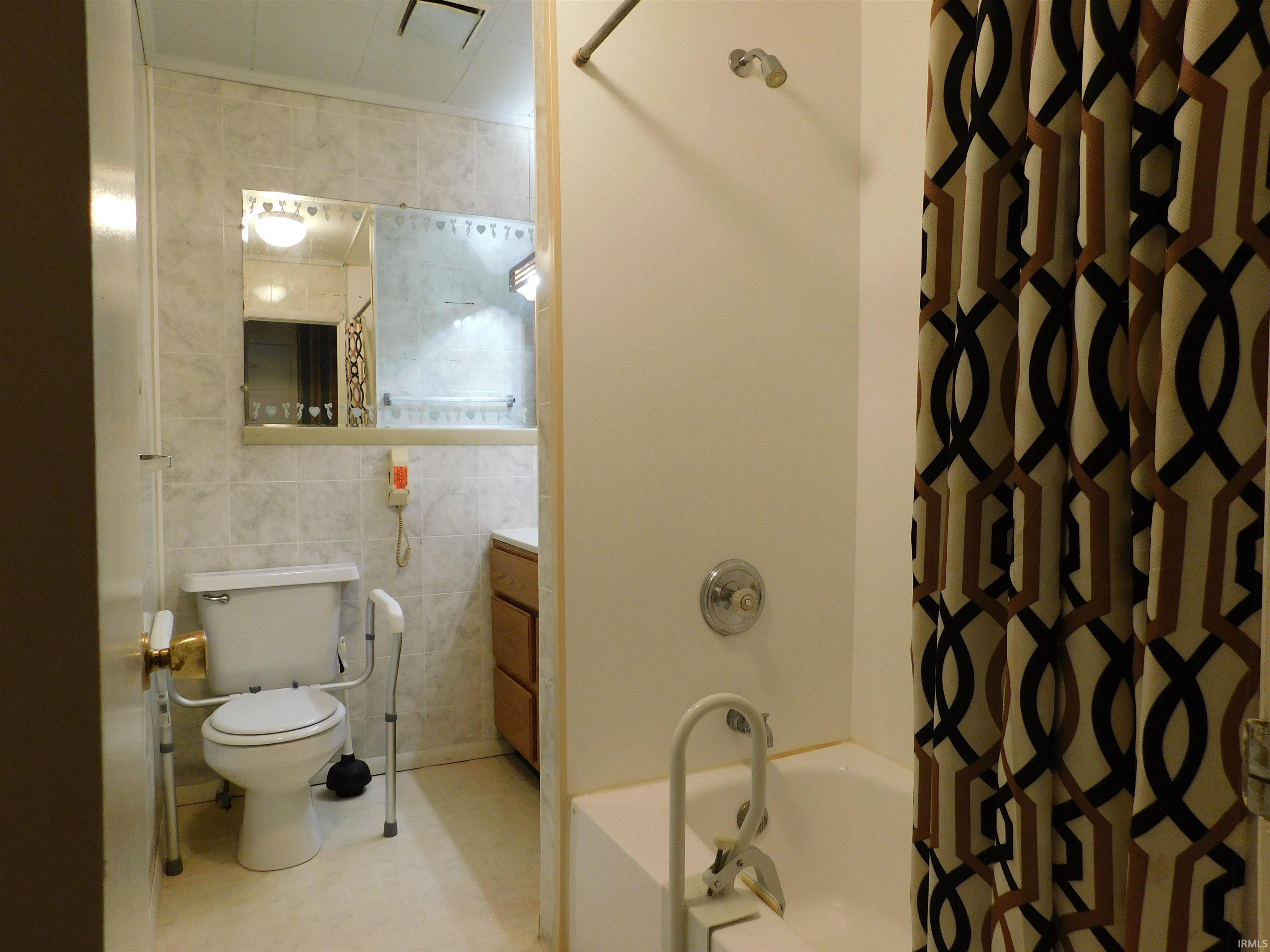 710 East Rochester Street Akron, IN 46910 - Photo 8 of 32
