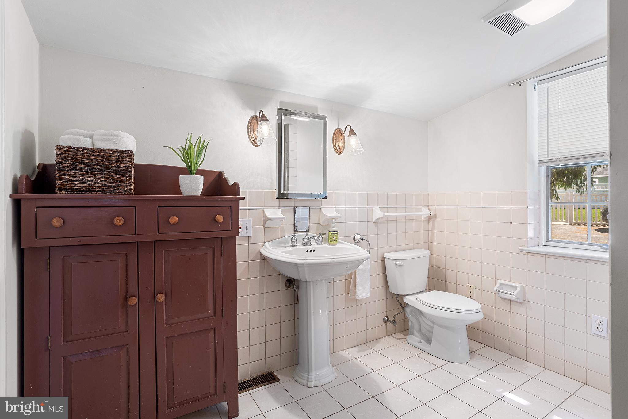 217 East Thomson Avenue Springfield, PA 19064 - Photo 12 of 32 First Floor Full Bathroom