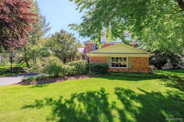 $635,000 | 19646 Wilshire Boulevard, Beverly Hills, MI 48025