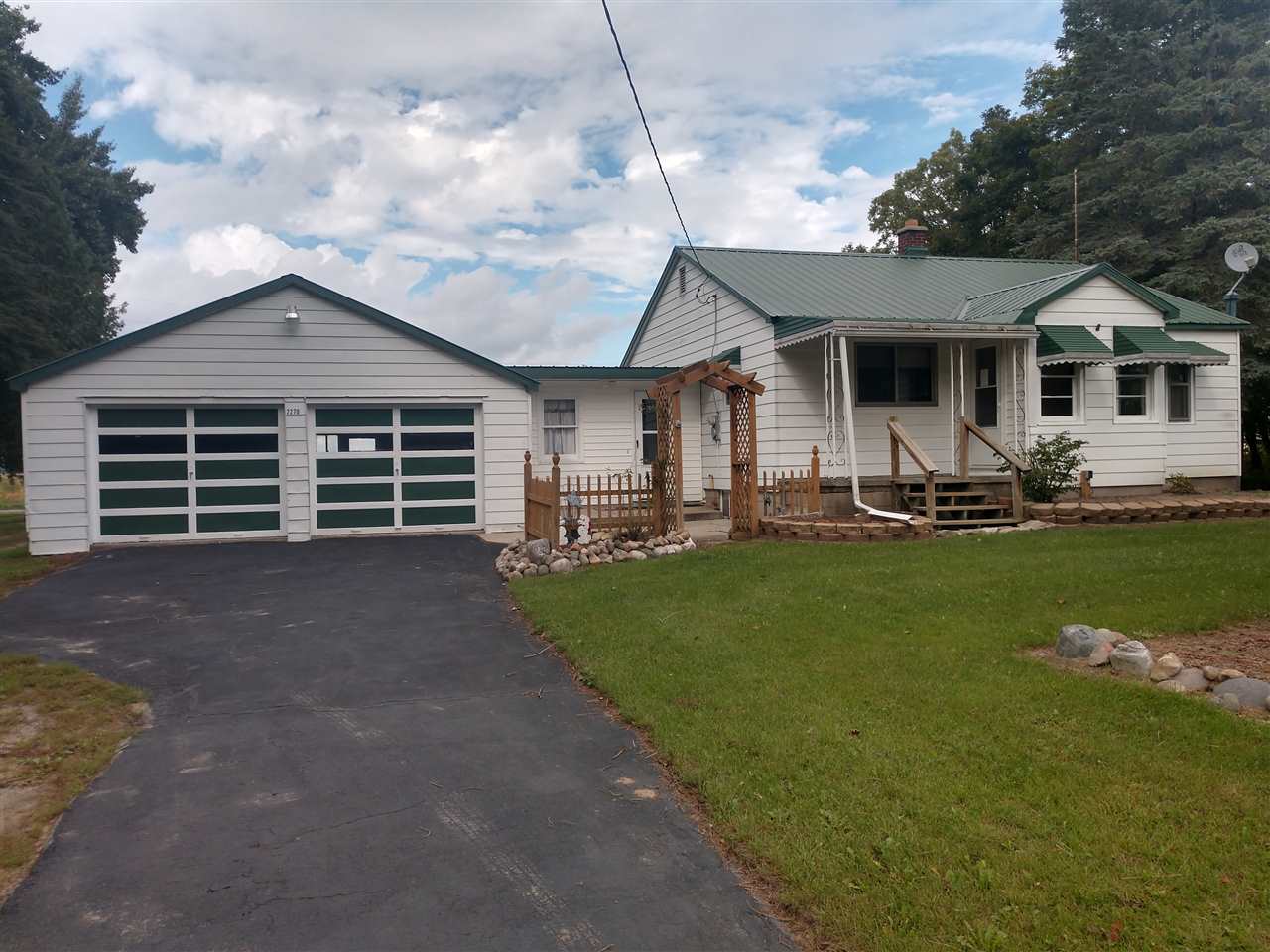 2270 Conrad Road Standish, MI 48658 - Photo 2 of 29 1853230-1.JPG