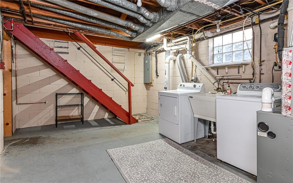 2349 Rose Garden Road Pittsburgh, PA 15220 - Photo 16 of 22 Washer and dryer are included.