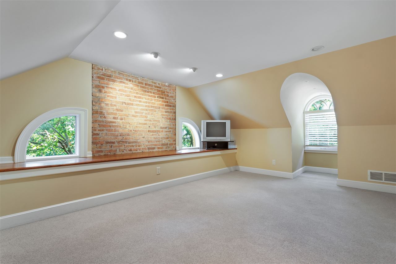 917 Ridgewood Road Rockford, IL 61107 - Photo 22 of 25 Gallery Image 22