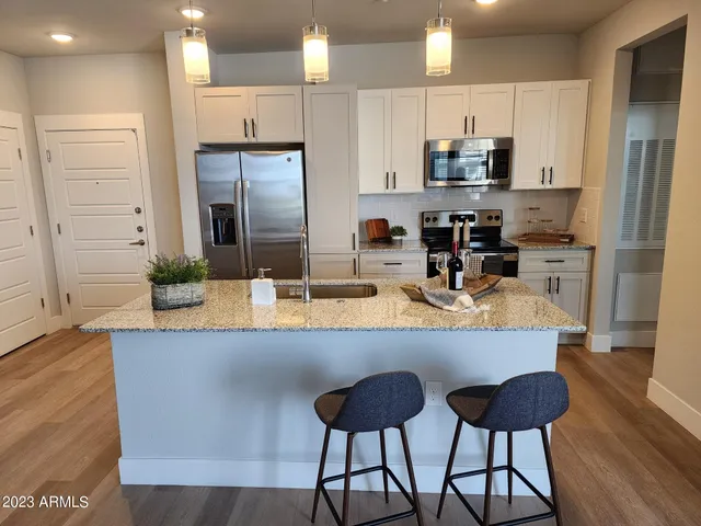 $2,152 | 7460 North Zanjero Boulevard, Unit B3, Glendale, AZ 85305