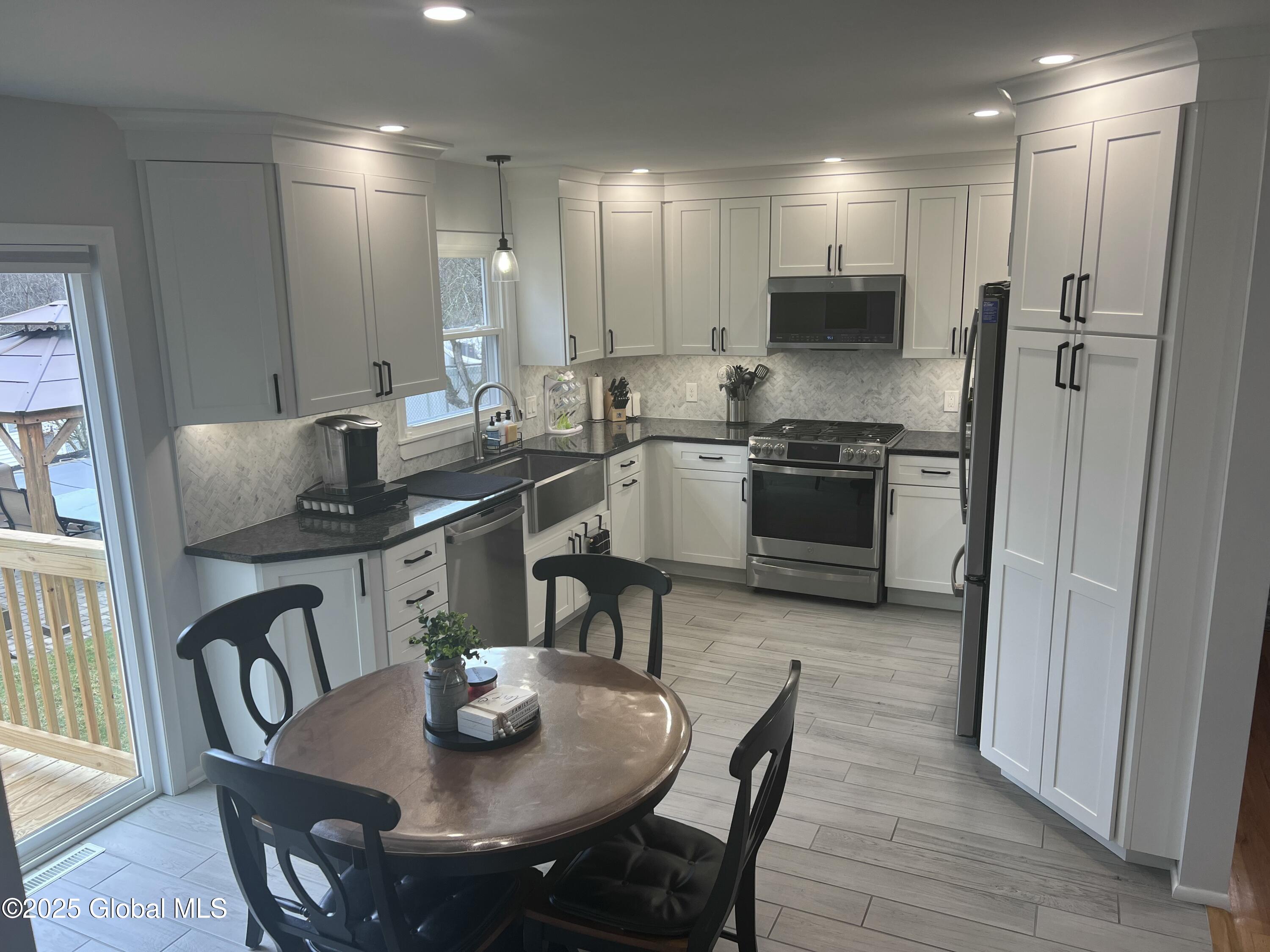 25 South Westcott Road Rotterdam, NY 12306 - Photo 6 of 37 tempImage5Jgjgp