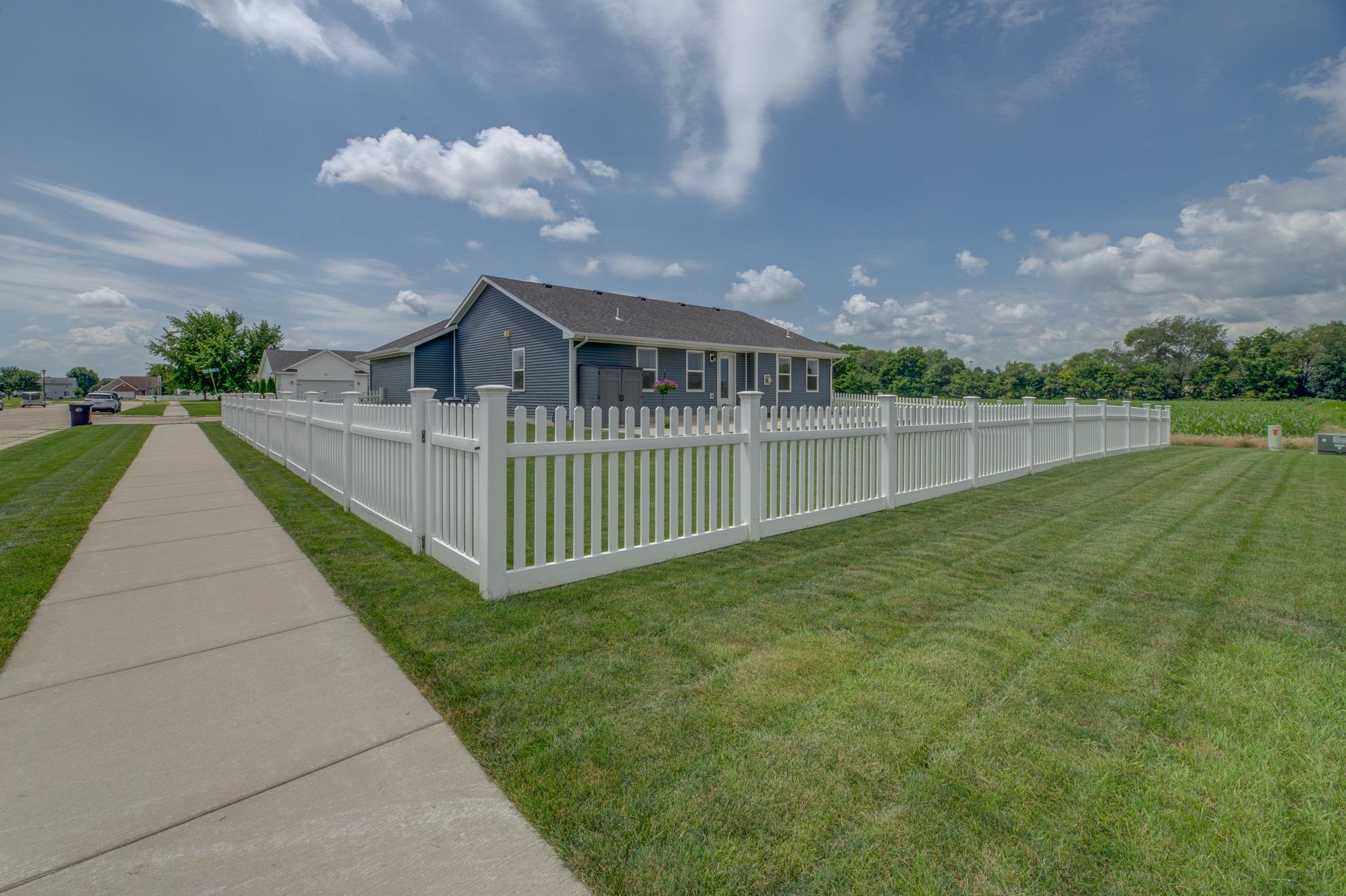 2215 Red Barn Lane Beloit, WI 53511 - Photo 25 of 31