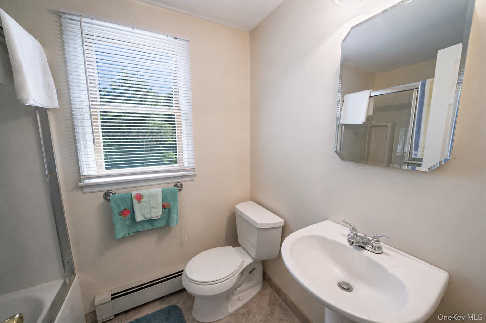 376 South Country Road East Patchogue, NY 11772 - Photo 27 of 36