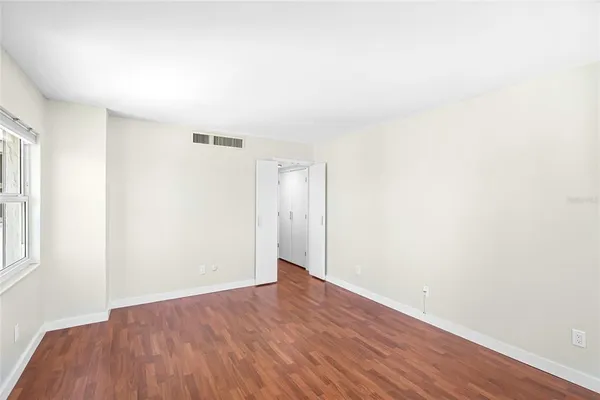 $950,000 | 435 South Gulfstream Avenue, Unit 1004, Sarasota, FL 34236
