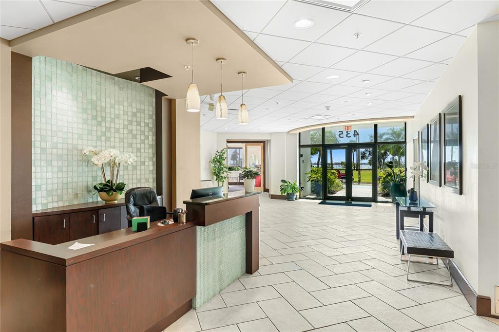 435 South Gulfstream Avenue, Unit 1004 Sarasota, FL 34236 - Photo 28 of 37 a living room with furniture