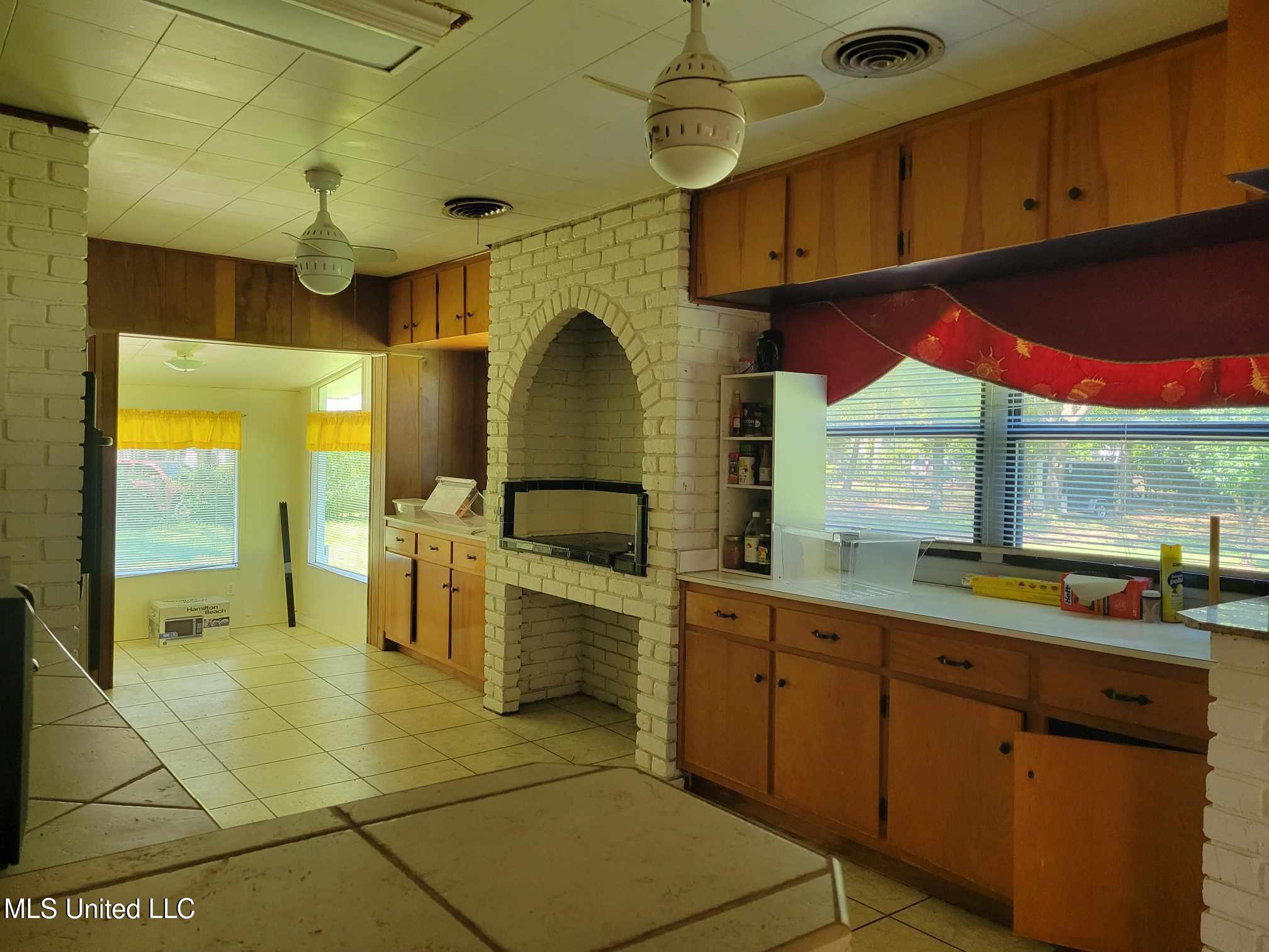 5809 Washington Avenue Ocean Springs, MS 39564 - Photo 2 of 11 436402576_424317597037715_21593159375515
