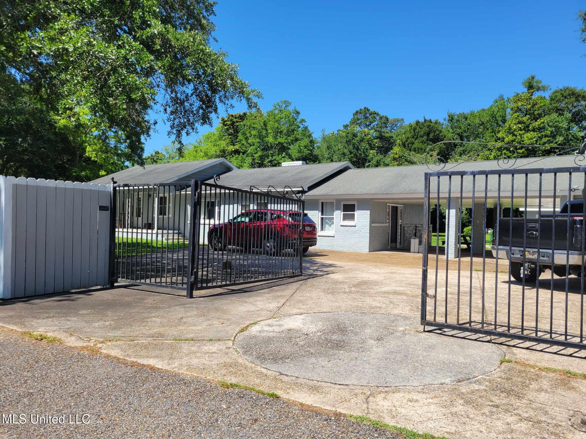 5809 Washington Avenue Ocean Springs, MS 39564 - Photo 8 of 11 444783616_294725726941893_84063890963181