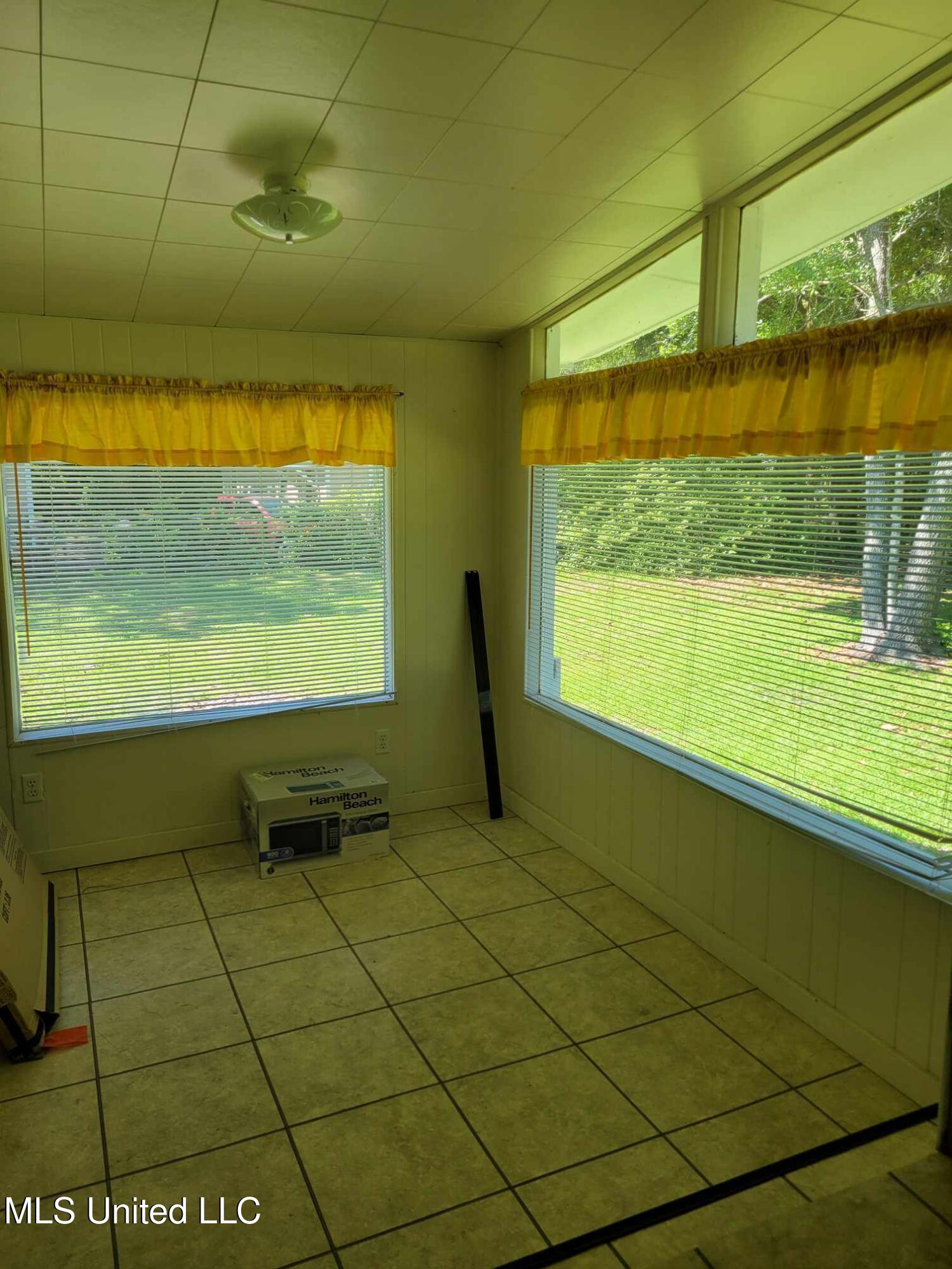 5809 Washington Avenue Ocean Springs, MS 39564 - Photo 9 of 11 444789342_502497572102919_33203971515275
