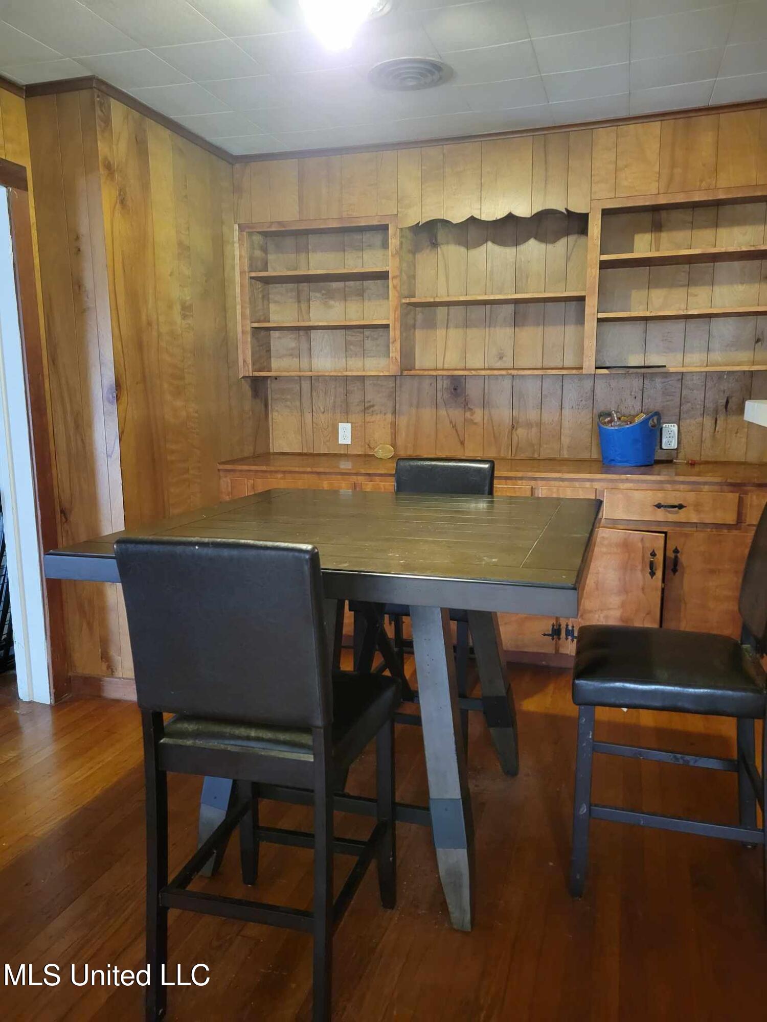 5809 Washington Avenue Ocean Springs, MS 39564 - Photo 10 of 11 445374175_1434204887238604_4204604836869