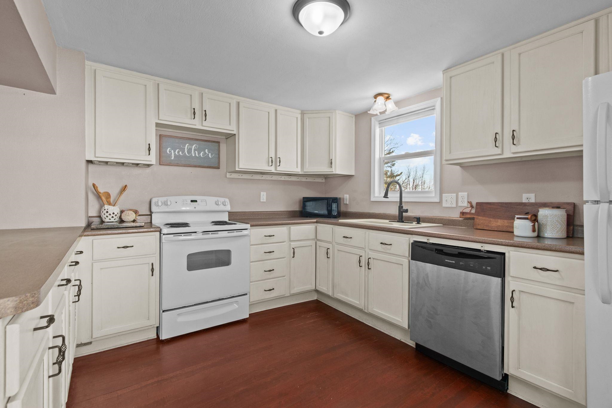 211 Briggs Street Hortonville, WI 54944 - Photo 20 of 35