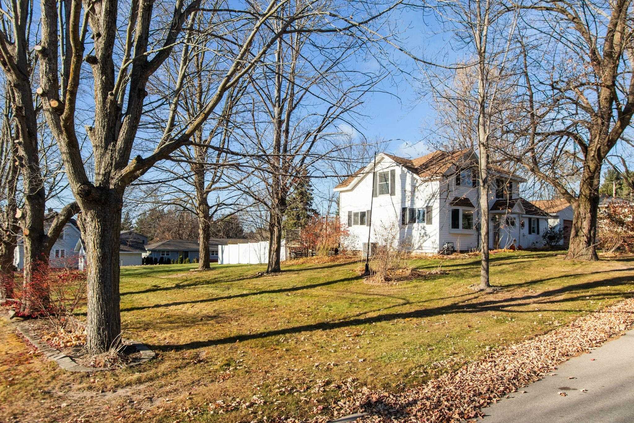 211 Briggs Street Hortonville, WI 54944 - Photo 3 of 35