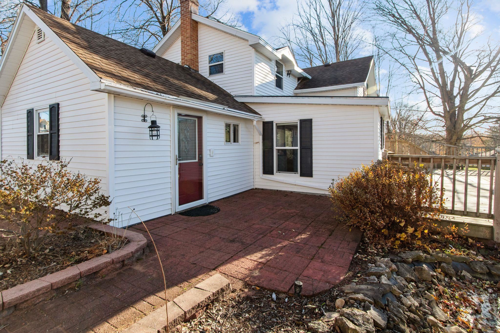 211 Briggs Street Hortonville, WI 54944 - Photo 4 of 35