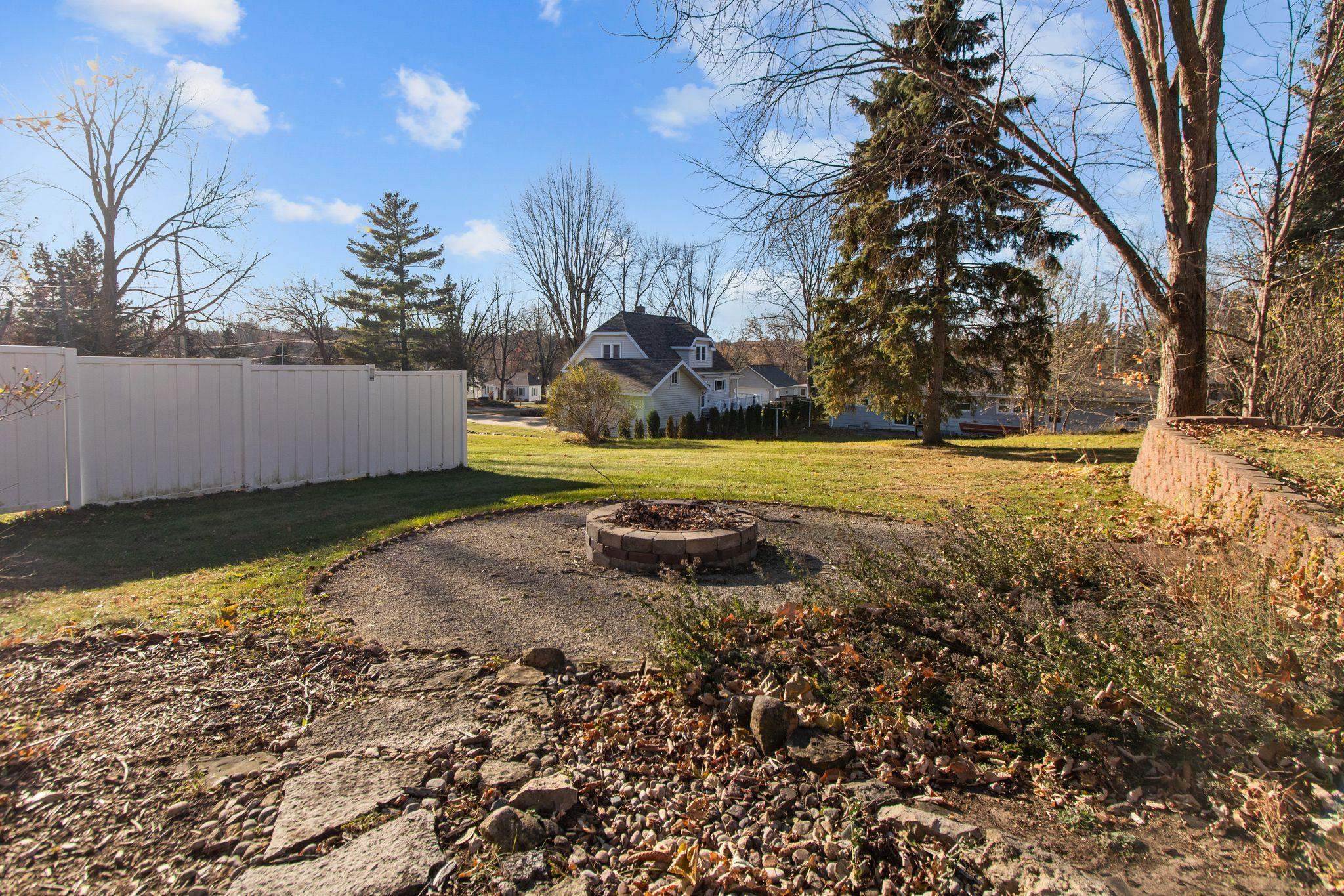 211 Briggs Street Hortonville, WI 54944 - Photo 7 of 35