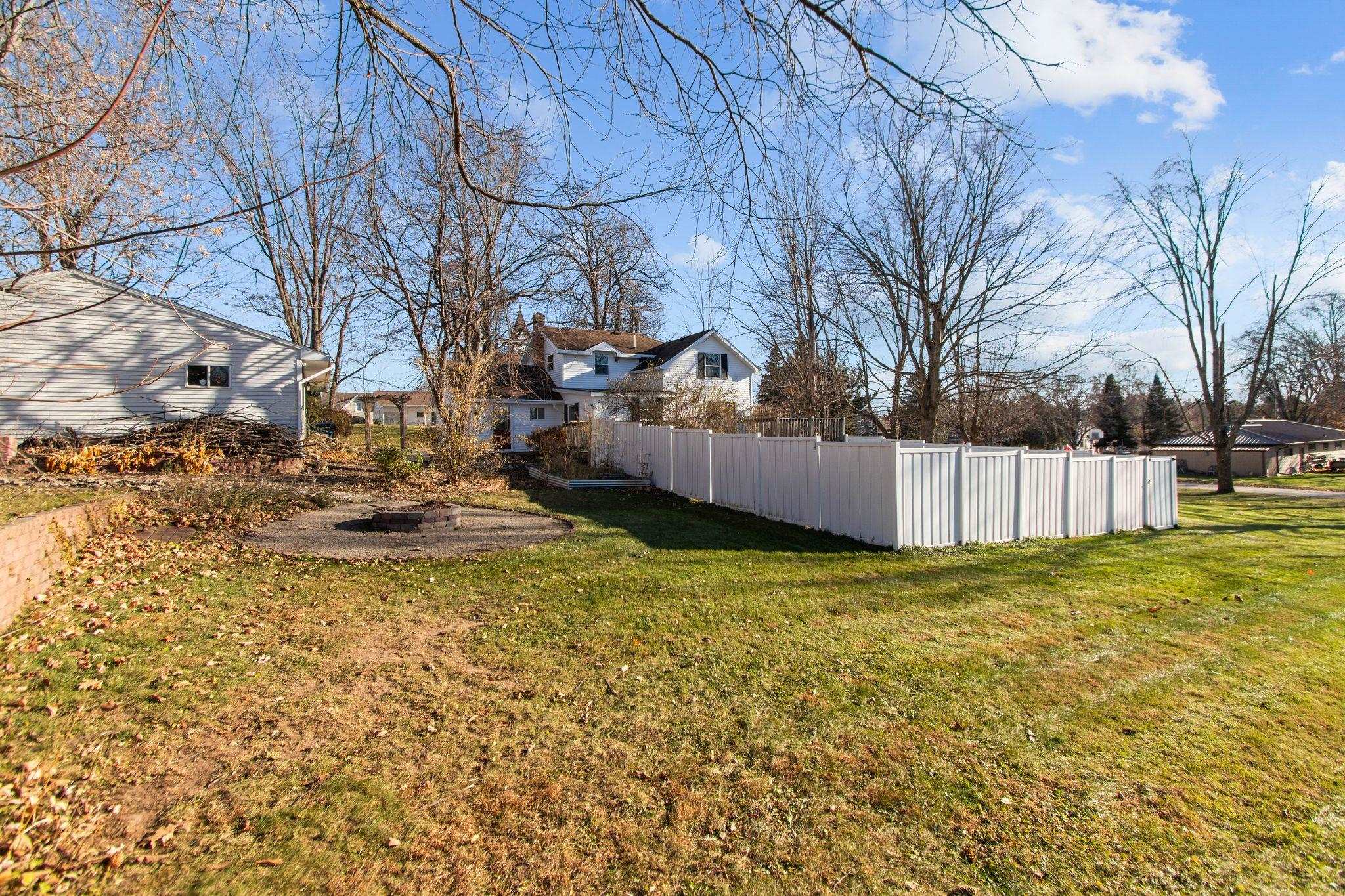 211 Briggs Street Hortonville, WI 54944 - Photo 10 of 35