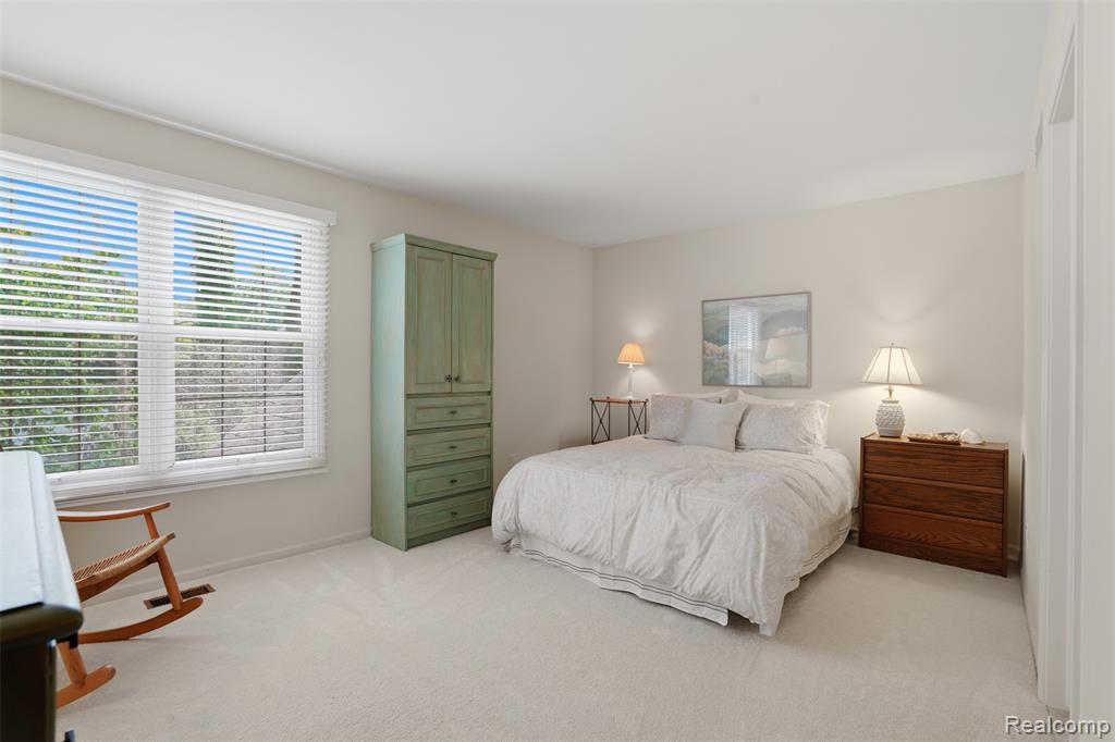 34555 Quaker Valley Road Farmington Hills, MI 48331 - Photo 27 of 53